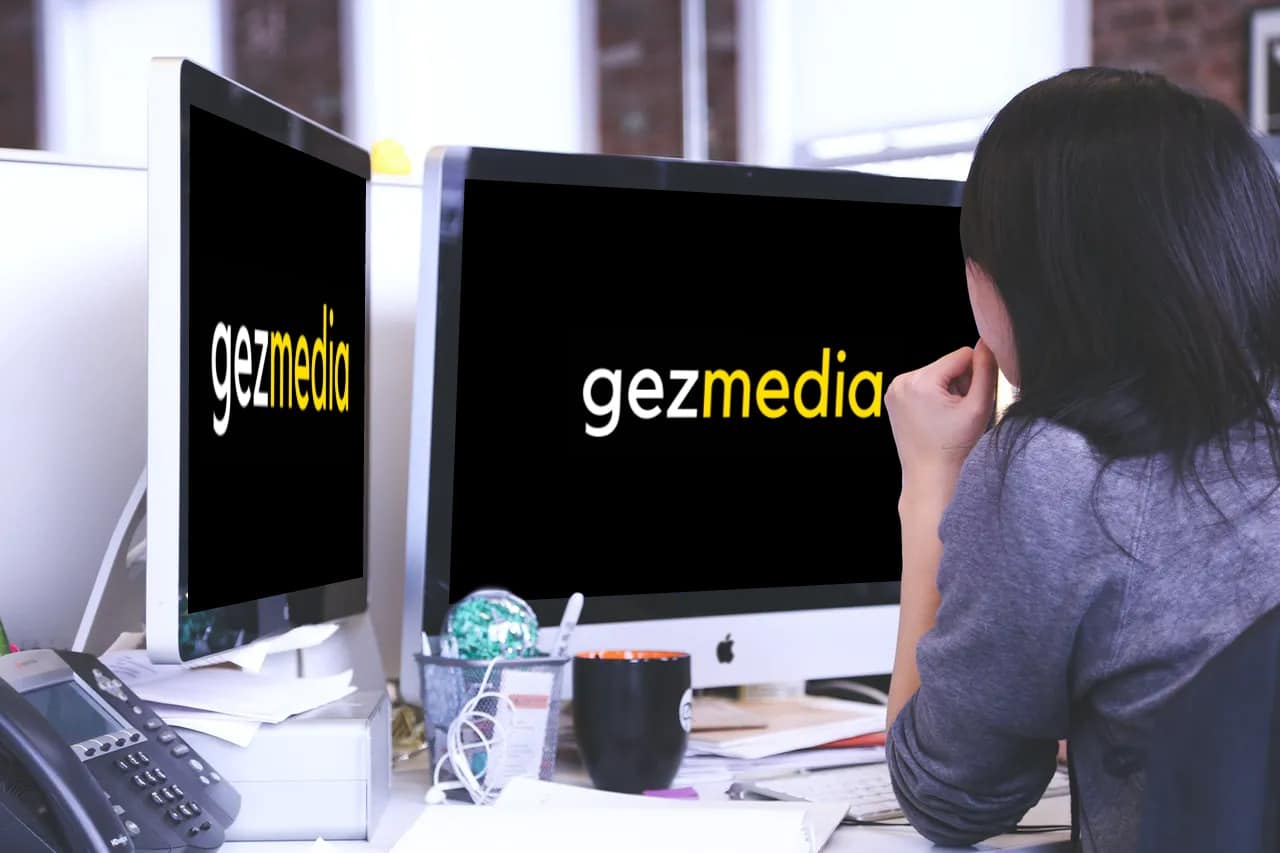 gezmedia office desk